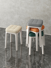 塑料凳子可叠放家用现代简约餐桌凳出租房书桌板凳奶油风化妆世兰