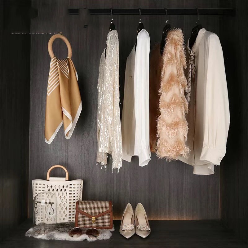 样板房衣柜衣帽间陈列橙色系样板间衣柜装饰软装搭配展厅装饰摆件