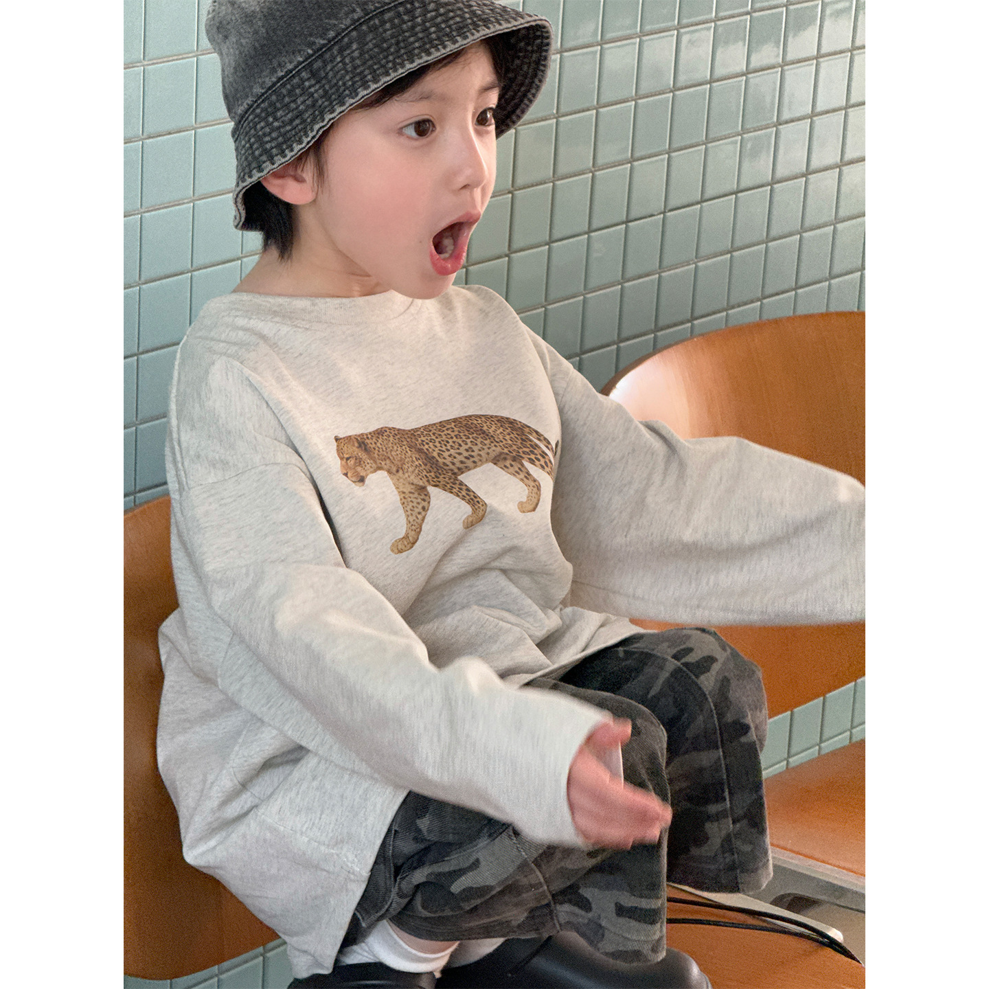 2026 Children's Long-Sleeved Spring Outfit, New Trendy Cheetah Print Pullover T-Shirt for Boys and Girls, Simple and Versatile
