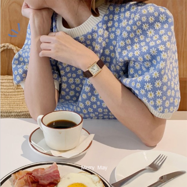 2021 Spring new pattern Famous T-shirts Socket Easy Show thin Daisy Short-sleeved sweater 36513