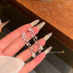韓国風フラッシュダイヤモンドラブドロップタッセルイヤリング女性用、軽い高級感、ニッチ、ハイエンド、ロングイヤリング、人気の気質イヤリング