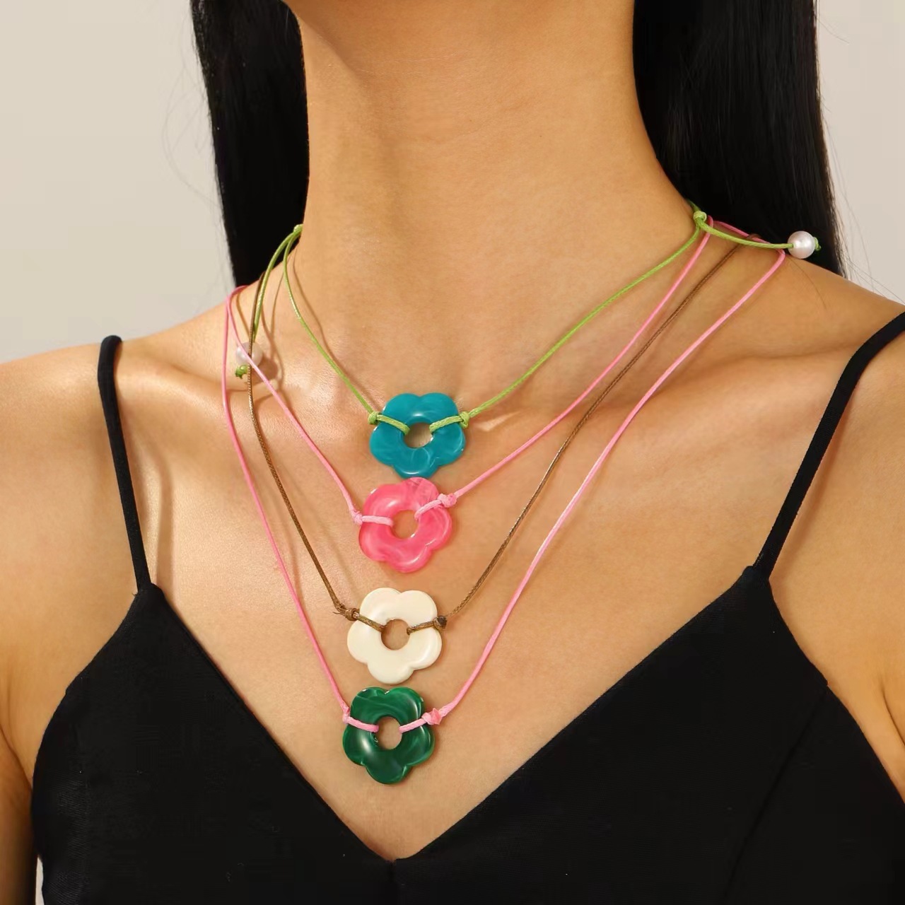 8g Weight Stretch Adjustable Clasp Closure Type Sweet Flower Acrylic Cord String Stretch Adjustable Pendant Necklaces Wholesale