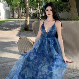 2024 纯欲碎花吊带连衣裙女夏桔梗裙长裙海边度假沙滩裙子仙女裙