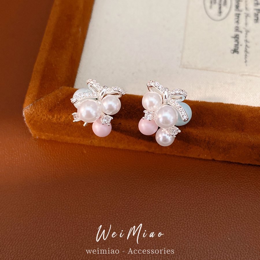 Aguja de plata con diamantes acrílicos perlas irregulares moda simple temperamento pendientes ligeros de lujo alta sensación de pendientes para mujeres