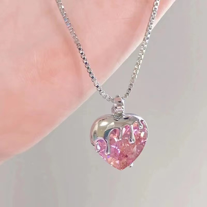 Copper Material Heart Shape Pattern Lady Heart Shape Copper Artificial Gemstones Pendant Necklace In Bulk