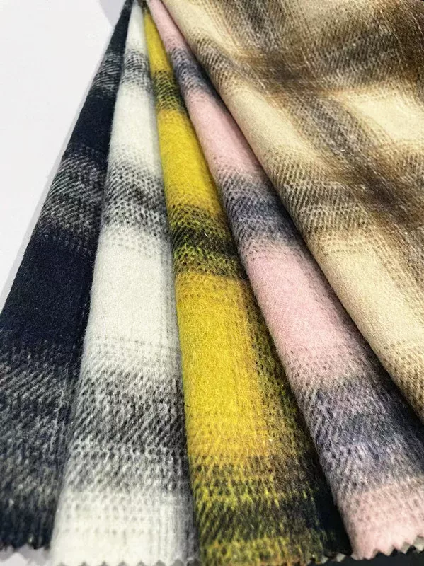 Coarse woolen textured fabric for cashmere? Actually: Rough textured tweed?
