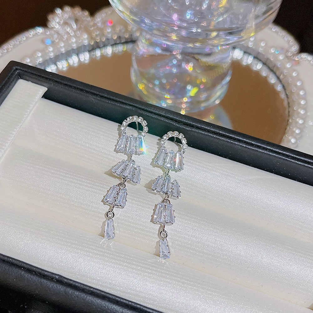 S925 aguja de plata elegante borla pendientes de alta gama simple cara de adelgazamiento pendientes de todo fósforo estilo coreano nuevos pendientes de moda al por mayor