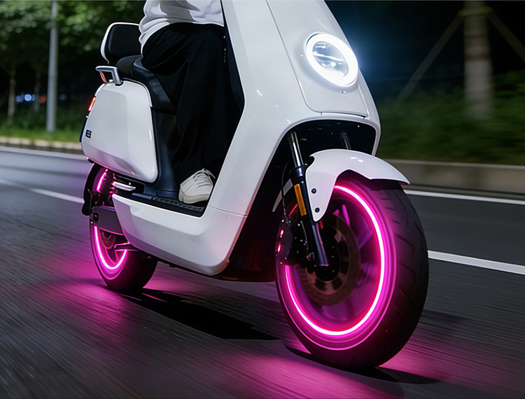 Universal Car Wheel Tire Valve Light, Motorcycle Electric Vehicle Modified Atmosphere Colorful Light, Night Glow Flashing Tire Light