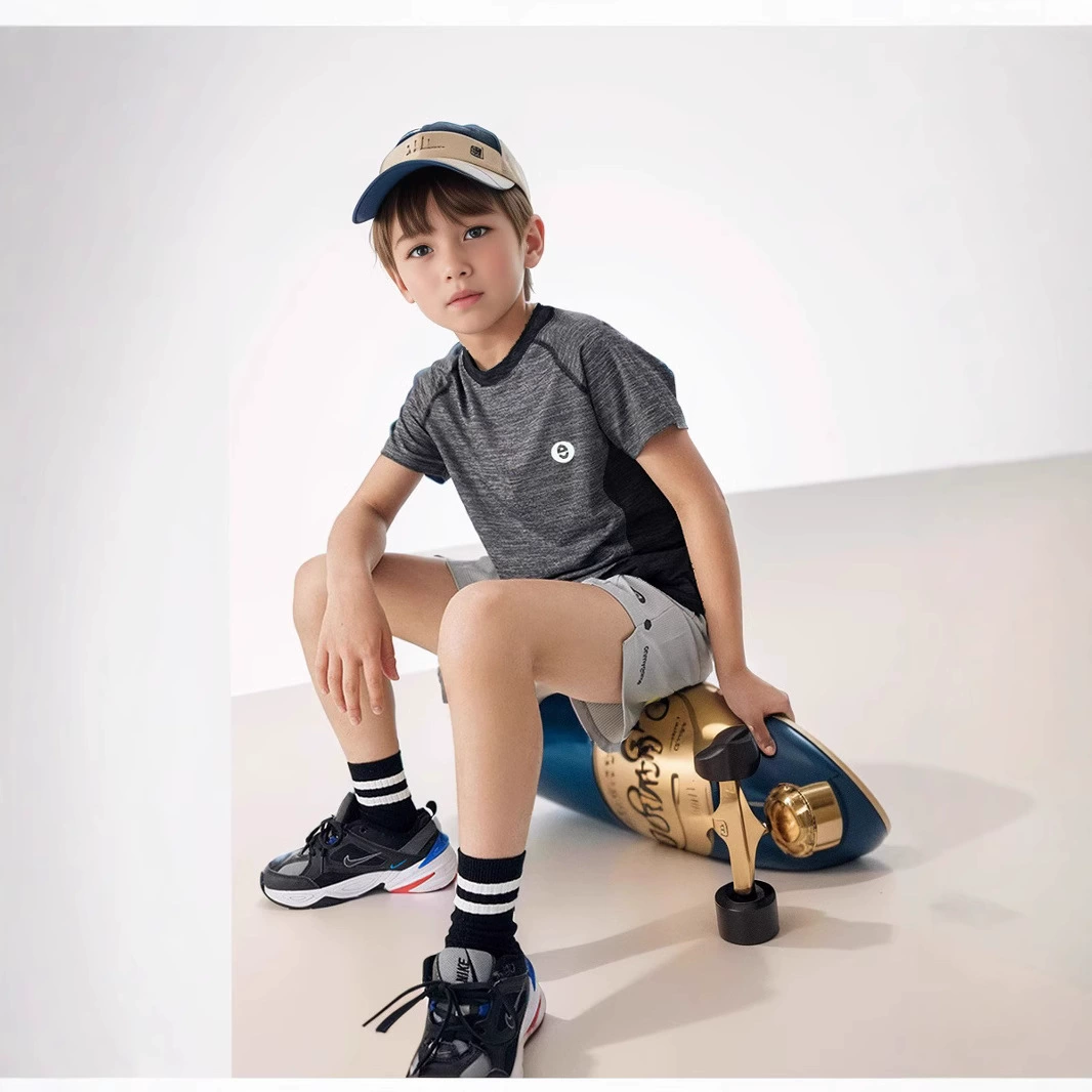 Классная, быстросохнущая и впитывающая пот футболка, новый летний стиль для детей среднего и старшего возраста, удобные и эластичные молодежные спортивные рубашки с короткими рукавами для мальчиков с короткими рукавами.