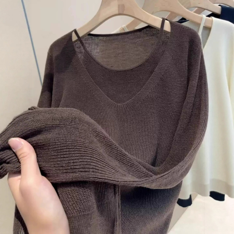 Korean Style Pure Color Long-Sleeved V-Neck Brown Fake Two-Piece Women's 2025 Early Autumn Simple, Gentle and Lazy Long-Sleeved Knitwear Korean Style Pure Color Long-Sleeved V-Neck Brown Fake Two-Piece Women's 2025 Early Autumn Simple, Gentle and Lazy Long-Sleeved Knitwear
