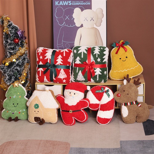 跨境圣诞抱枕摆件雪人圣诞树红房子麋鹿沙发靠垫布置装扮公仔