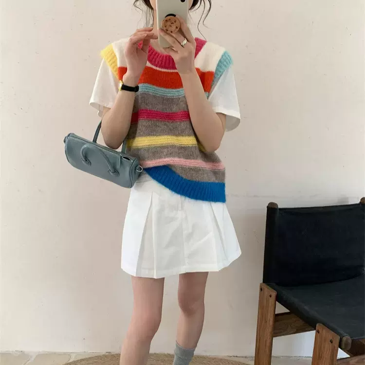 多巴胺彩虹条纹圆领针织马甲女叠穿超好看无袖毛衣背心软糯上衣潮