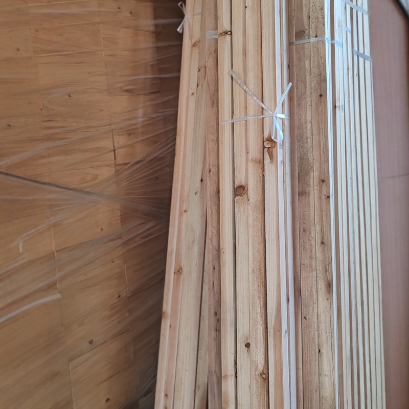 Wholesale from the Source Factory: Hot-Selling Dried Fir Wood Planks for Home Use, Sofa Furniture, Wooden Strips, Packaged Solid Wood Small Boards