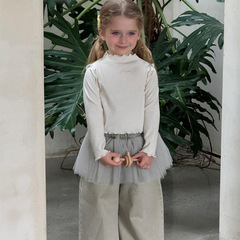 Top-quality Korean-style children's clothing for girls, 2025 Spring New Arrival, basic layering shirt with mulberry edge embroidery, shiny silk short-sleeved top