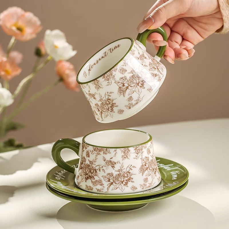 Tazas de café retro americanas y platos parejas de alto valor de cara taza de café popular en línea taza de menú de la tarde para mujeres personales