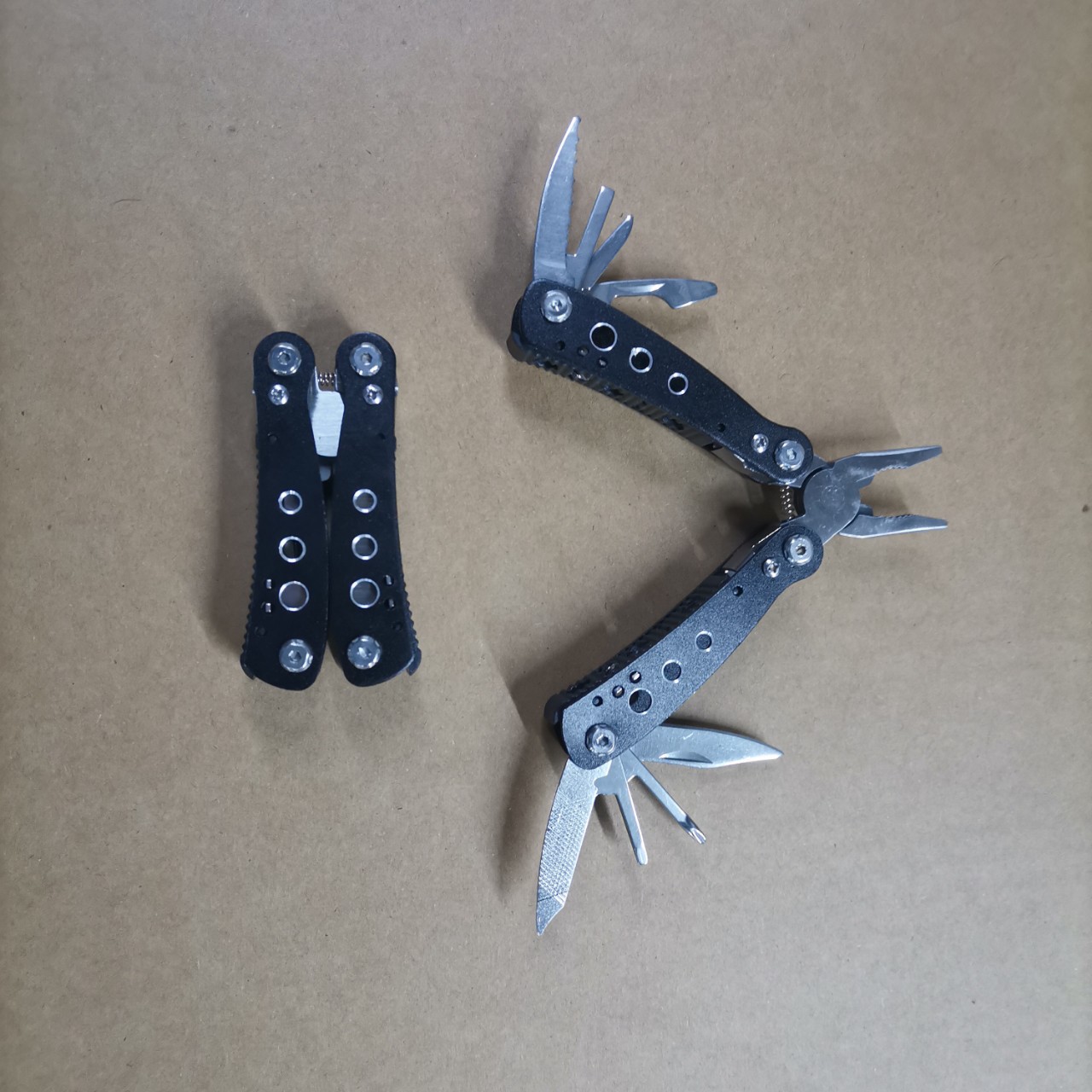 供应新款小号多功能钳 户外小工具 多功能刀