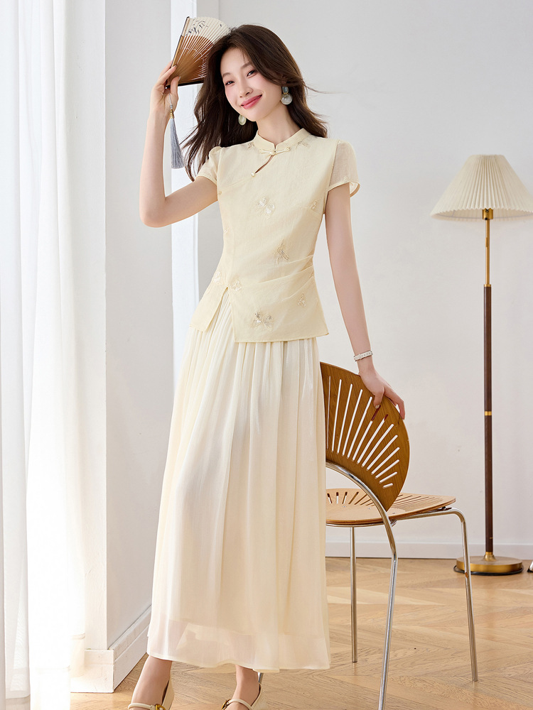 Set áo sơ mi thêu hoa kết hợp chân váy midi phong cách tân cổ điển — Màu hồng, màu trắng ngà