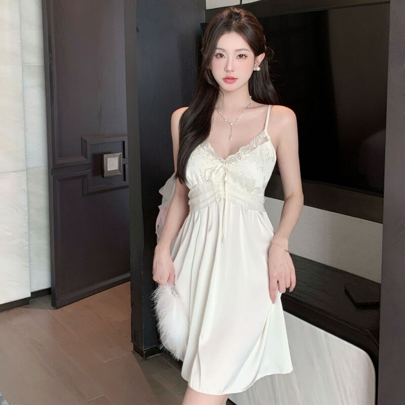 Spring and Autumn Mesh Nightgown for Women, Lace Suspender Robe Two-Piece Set, Sexy Pure Desire Sleepwear with Built-In Chest Pads, Home Wear