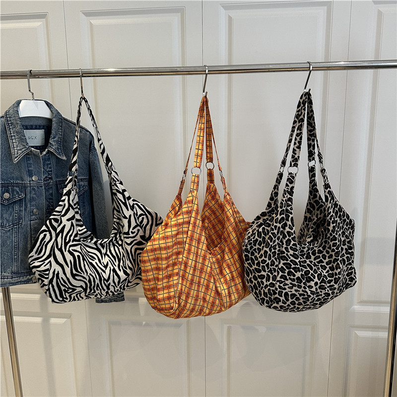 2025 primavera y verano nuevo bolso de tela a cuadros de color bolso de gran capacidad torón de hombro bajo la axila bolso de mujer