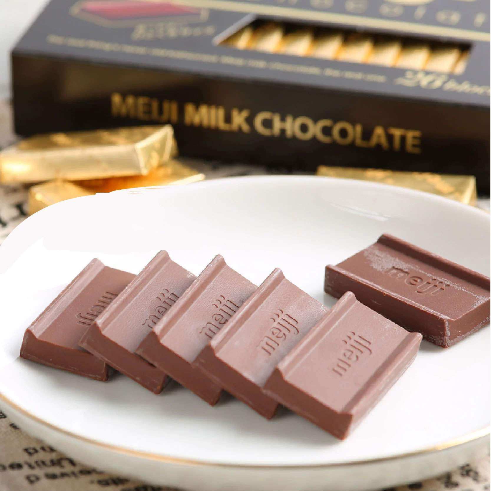 Шоколадные конфеты (Meiji) 120 г — матча, клубника, молоко, тёмный шоколад
