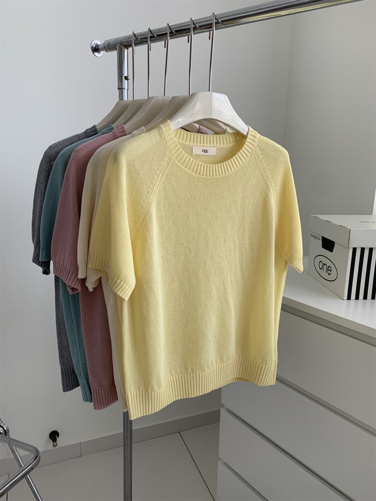 Solid color silk elegant knitted T-shirt with a round collar