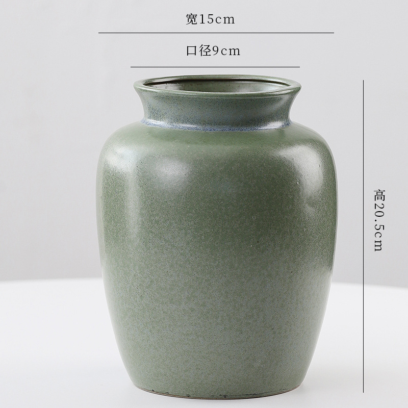 汝窯花瓶陶磁器中国式高級感民宿ホテルに生花を挿します。|undefined