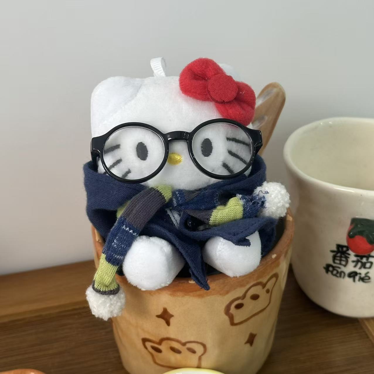 黒麦わら帽子キティ帽子ベビーペンダントラブバックル人形人形かわいいヘップバーンスタイルペンダントキーホルダー