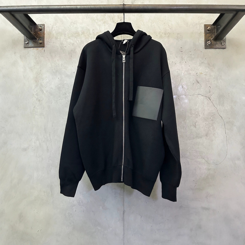 European and American trendy brand 2026 new model, hooded jacket with leather patch and embroidered logo on the chest, unisex couple's knitted zip-up cardigan