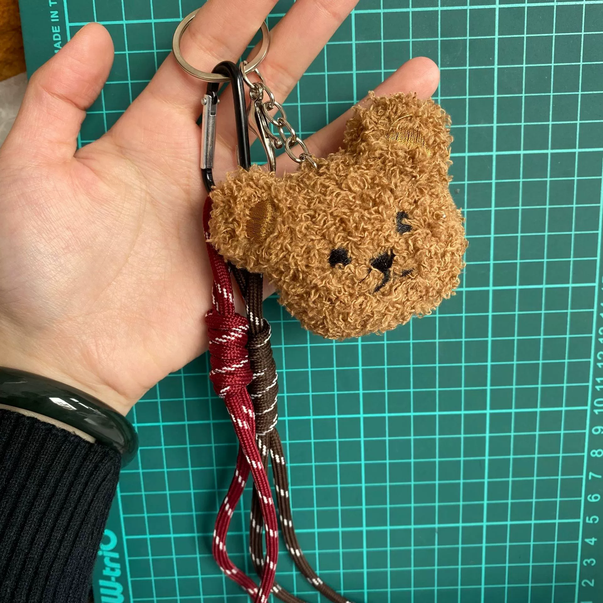 Bag charm (Miu-style) bear head plush pendant with hiking rope strap, cute accessory