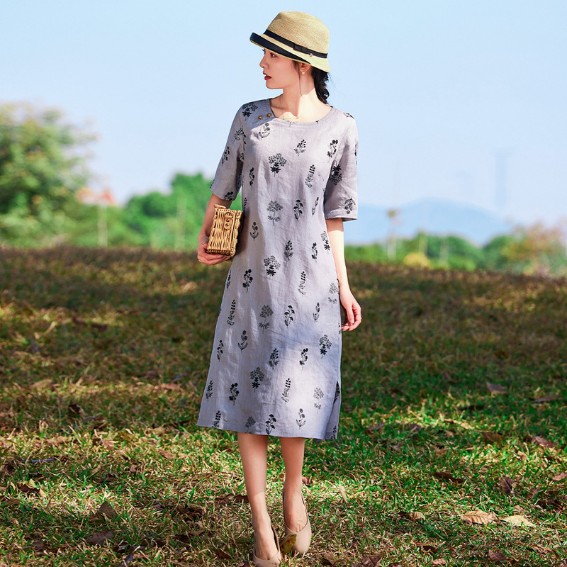 24 spring high-end linen embroidery dress Chinese style loose round neck half sleeve artistic herbal embroidered A- line skirt