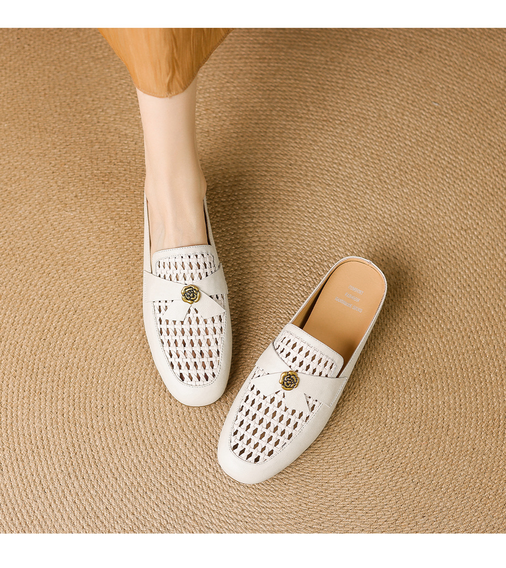 Dép sandal nữ bít mũi đế bằng họa tiết hoa sơn trà phong cách Anh — đen chi tiết 13