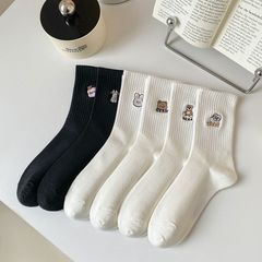 Wholesale pure color base model cartoon embroidery college style white cute women's mid-calf cotton socks for autumn and winter