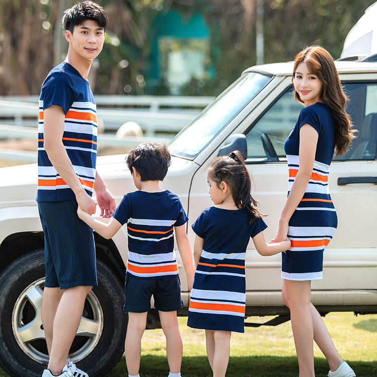 Ropa para padres e hijos 2023 Verano nuevo vestido de rayas madre e hija familia de tres bocas cuatro bocas ropa familiar transfronteriza exclusiva