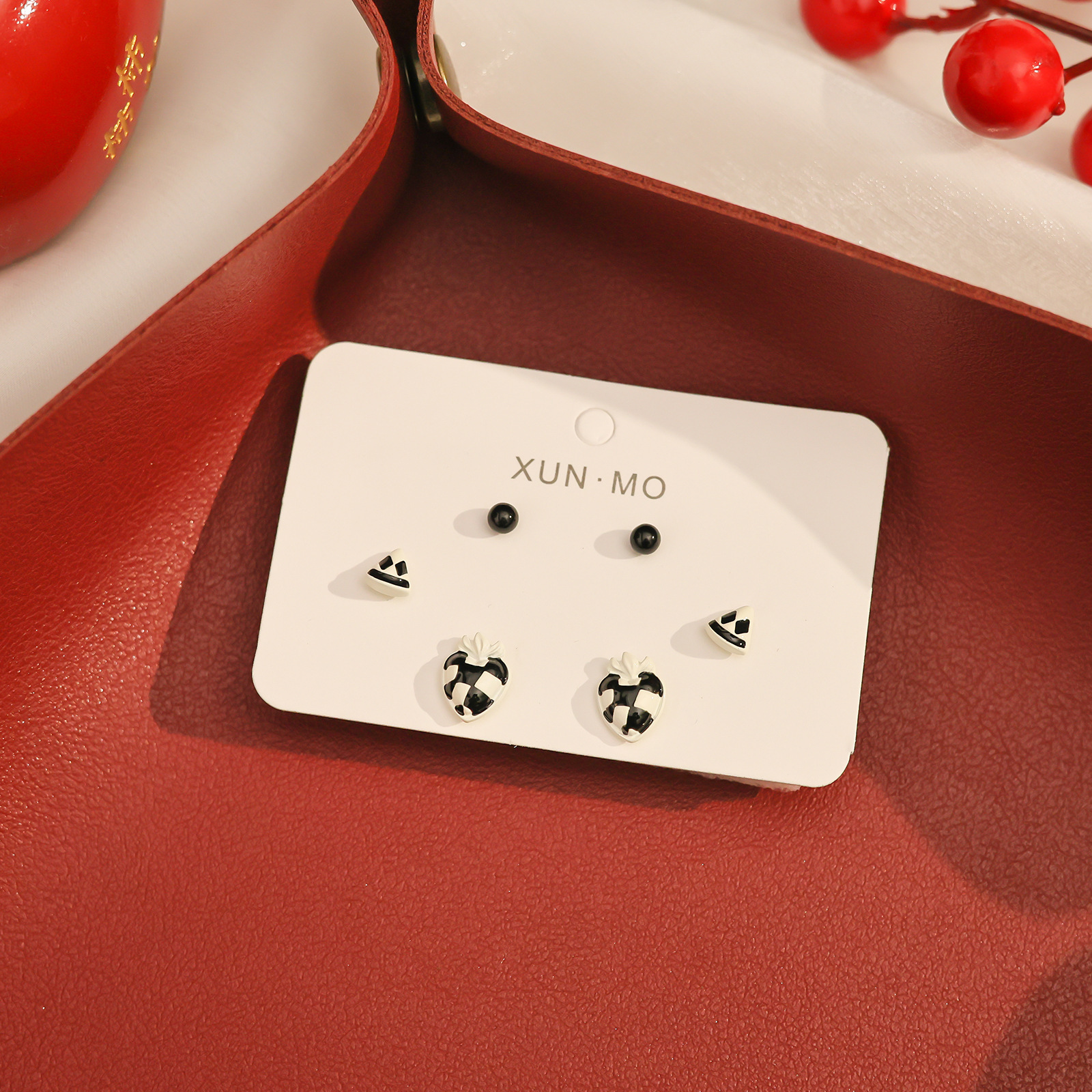 Juego de pendientes de aguja plateados, sencillos y compactos para mujer, pendientes geométricos en forma de corazón, bonitos, dulces y versátiles, venta al por mayor para puestos de mercado