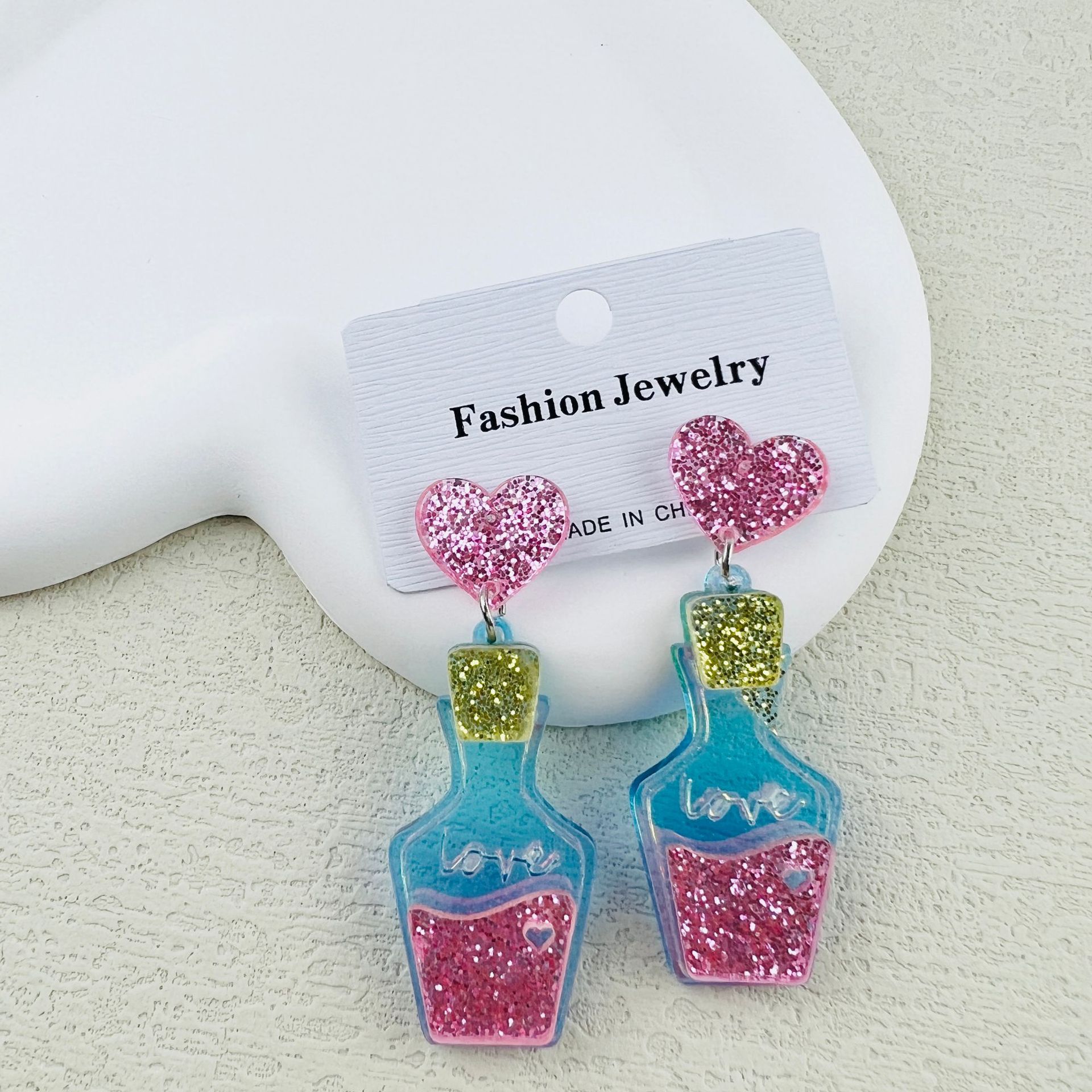 1 Pair Retro Heart Shape Printing Arylic Drop Earrings display picture 5