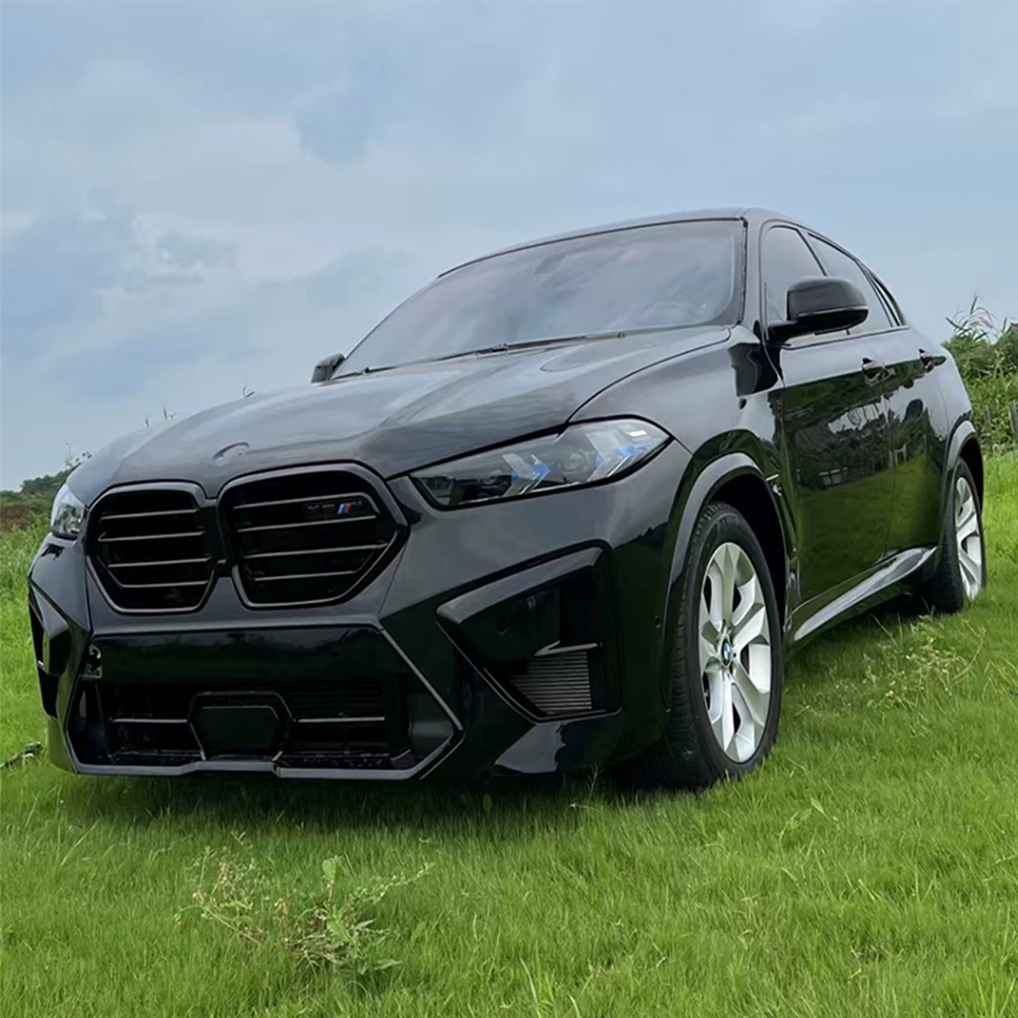 Suitable for Bmw X6 E71 Upgrade to New X6M Old-To-New Body Kit, Front and Rear Bumper Assembly, Four Exhaust Tips, Wheel Arches