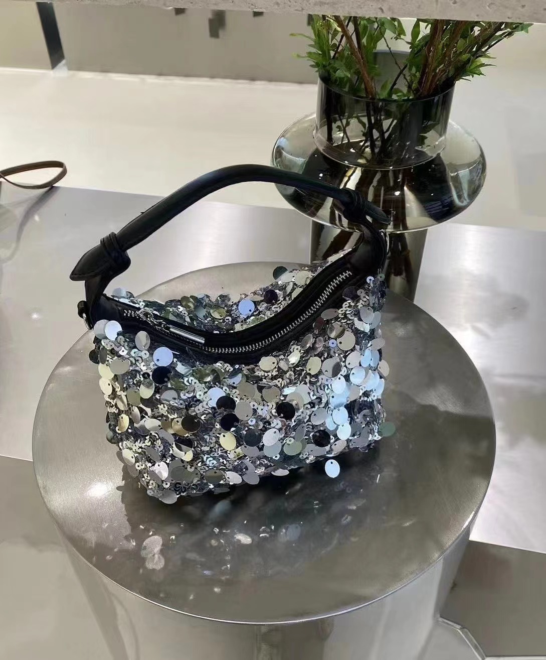 Jaro/léto 2024 Nová krabička na oběd s lesklými korálky, kapesní taška přes rameno s jedním křížem, taška na mobilní telefon, trendy_voghion.com