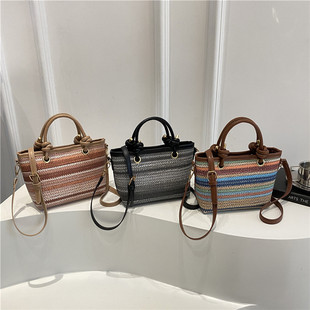 ���l�����L����ˮͰ��Ů��2025���¿�ݾ�ײɫ�μ���W�t��б���