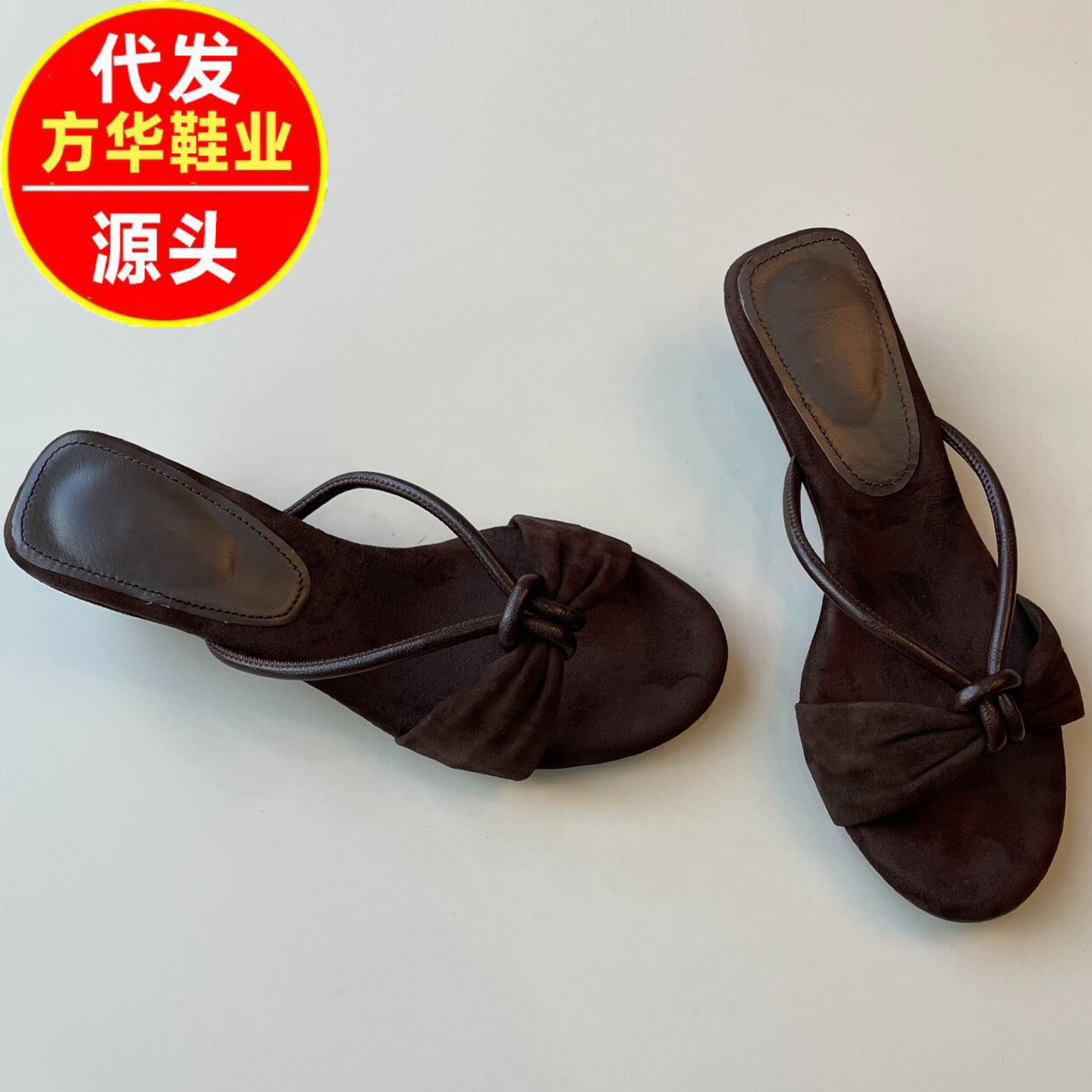 2026 verano nuevo estilo retro minimalista versátil pendiente con una zapatilla cruzada con arco de dedos desnudos zapatillas de viaje image 1