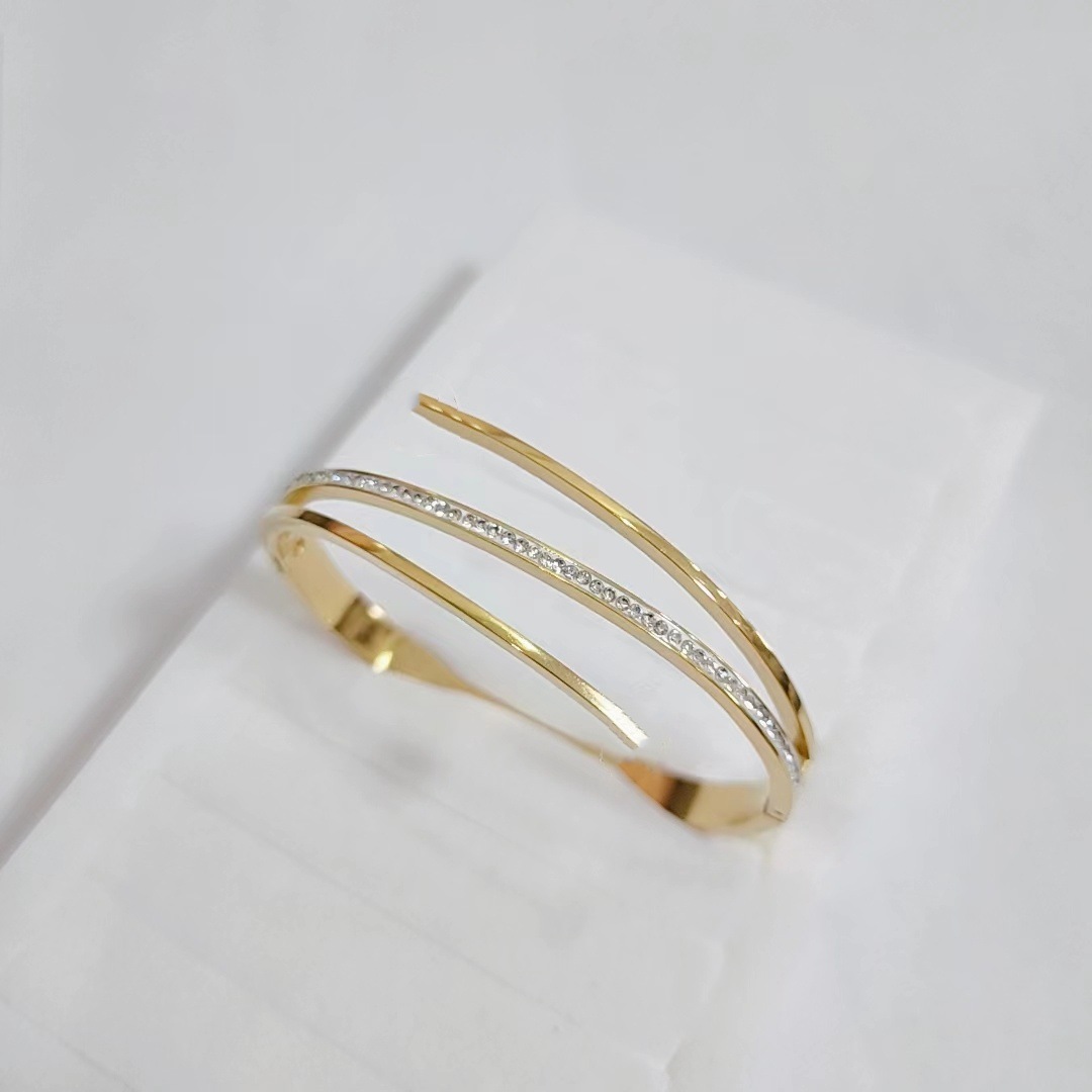 Venta caliente transfronteriza Kaga moda titanio acero clavo pulsera diamante de lujo ligero acero inoxidable todo fósforo pulsera no se desvanece