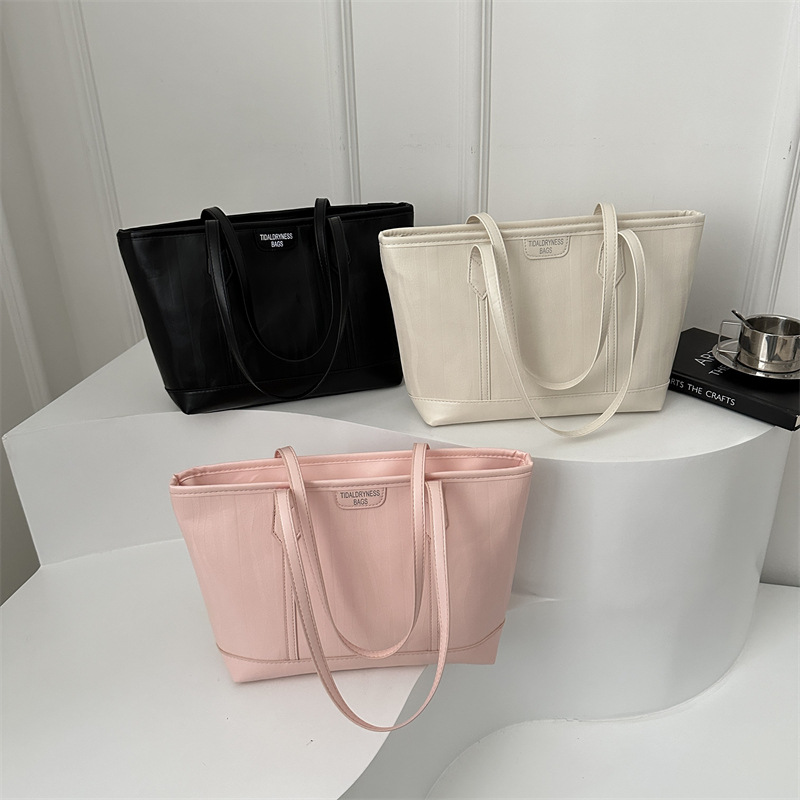 Bolsa de viaje simple y de gran capacidad para mujeres 2024 nueva moda coreana bolsa de moda bolsa de hombro personalidad extranjera