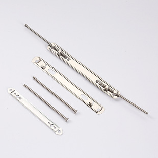 �羳���l���׶�ɫ�Lβ�A�ľߕ����bӆ�A�W���Pӛ�e�}�Lβ�A