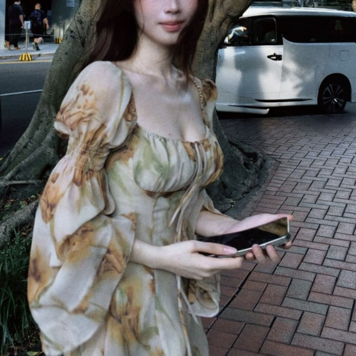 French retro square neck top for women, autumn strapless bra with ruffled sleeves and floral print, long sleeves.