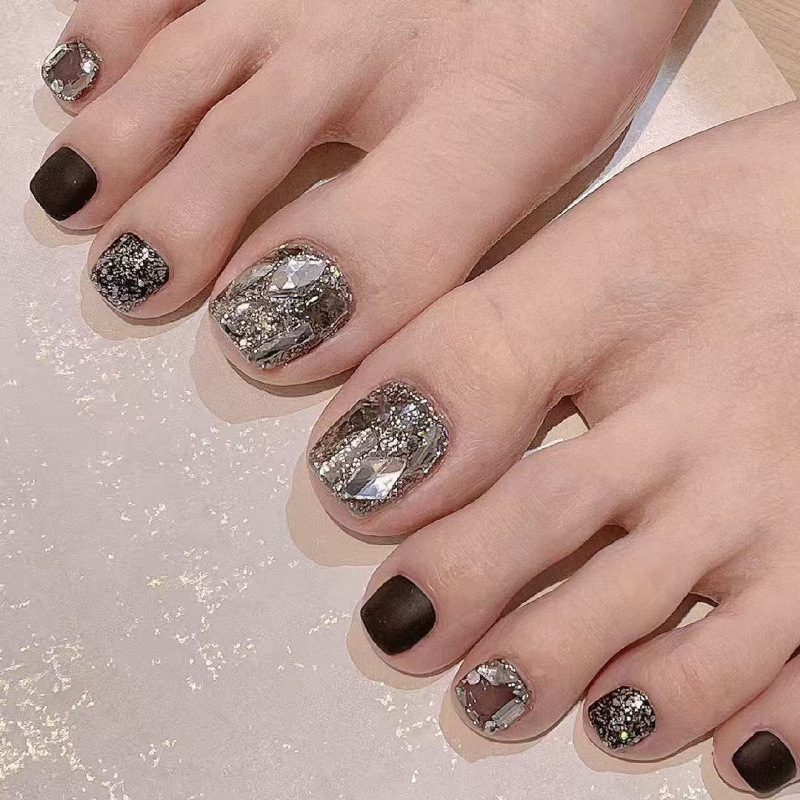 Fake Nail Tips, Trendy Wearable Toenail Stickers, Shiny Silver and Translucent Black Foot Nail Art Stickers, Dazzling Rhinestones, Elegant and Complexion-Enhancing