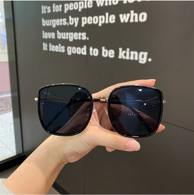 2024 new little red book with the same GM sunglasses male and female…