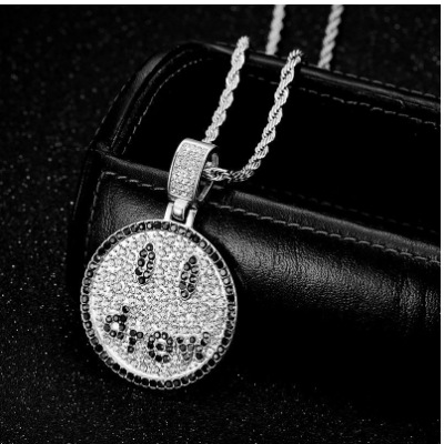 European and American hip-hop justin bieber same drew smiley face necklace stainless steel vacuum gold-plated pendant for men and women