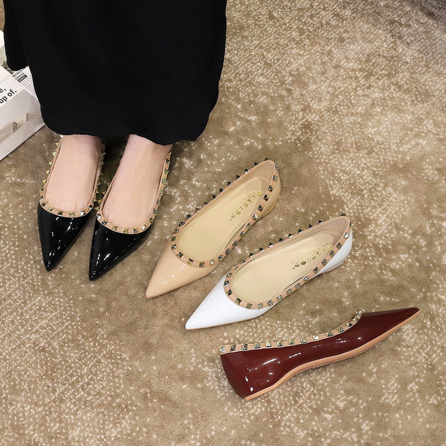 533-5 Korean version new shallow mouth pointed inward height increasing women's shoes with willow nail decoration color blocked patent leather sole