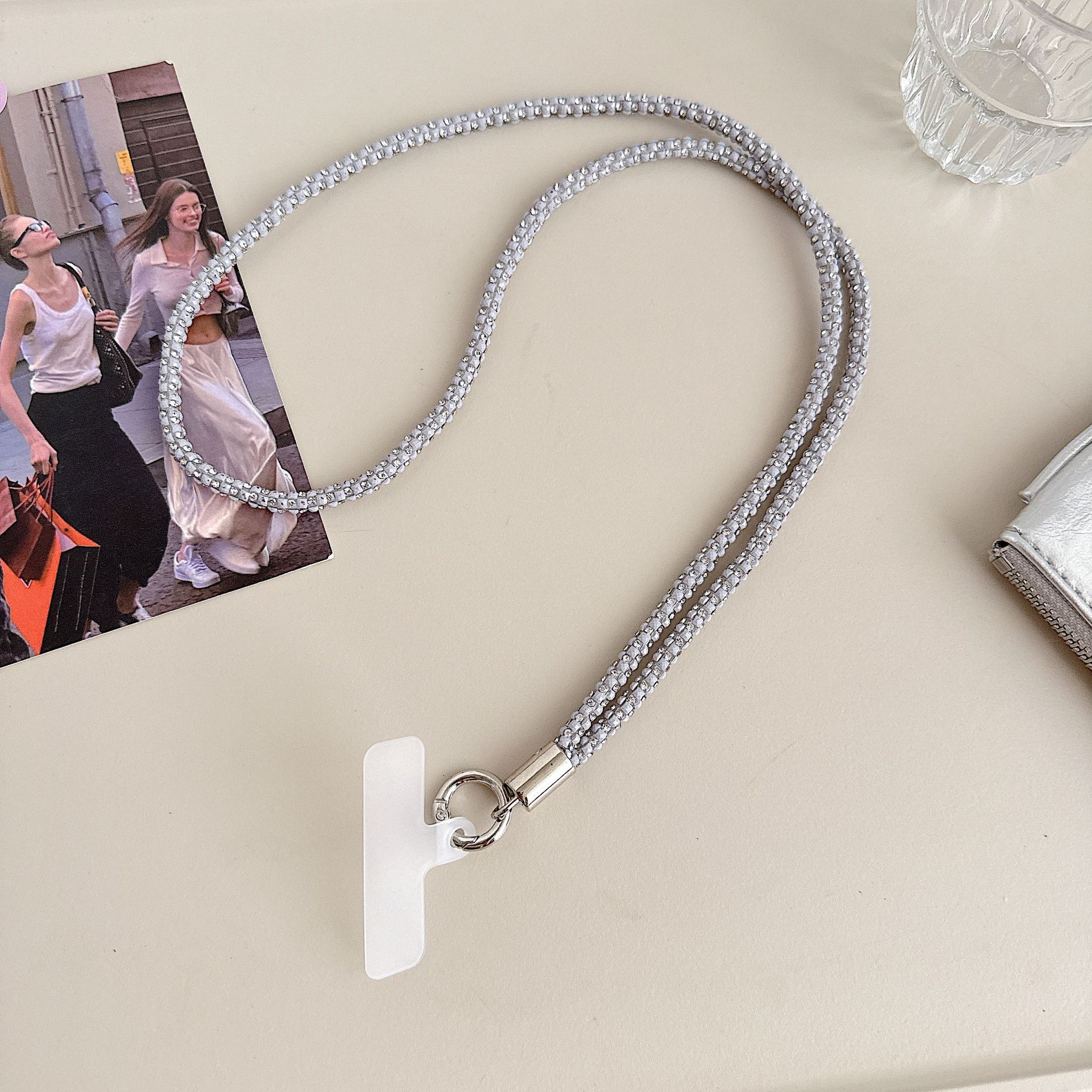 Cadena colgante de teléfono móvil de alta gama hecha a mano de boutique, sensación femenina de alta gama, lujo ligero, cadena colgante de diamante completo, cadena colgante de teléfono móvil de moda, sección larga y corta