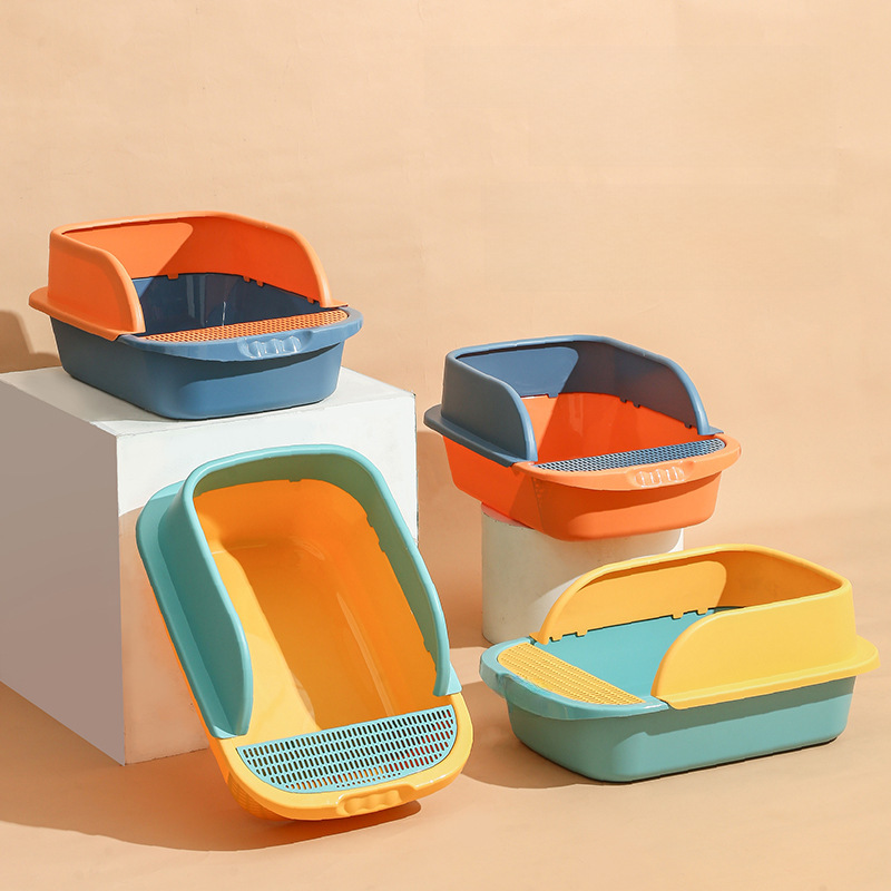 Semi-closed cat litter pan with odor prevention, anti-splashing, high fence cat toilet with a step to prevent sand leakage cat litter pan