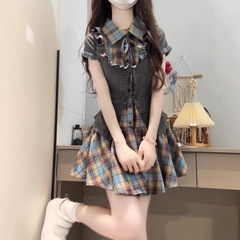 フレンチカレッジスタイルブルーチェック柄ドレス女性のための夏の2025新しい気質ホットガールウエストショートスカートスーツ